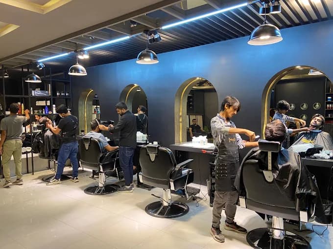 Groomify salon interior, chairs and mirrors